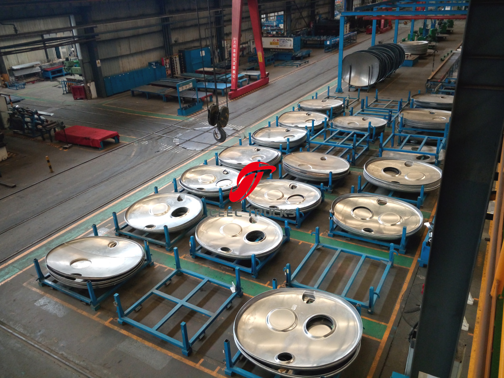 sinotruk HOWO Crude Oil Truck Fuel Bowser Tank sinotruk HOWO Crude Oil Truck Fuel Bowser Tank