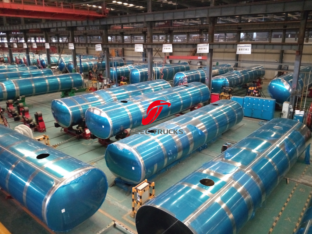 sinotruk HOWO Crude Oil Truck Fuel Bowser Tank sinotruk HOWO Crude Oil Truck Fuel Bowser Tank