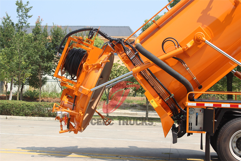 Isuzu FVR GIGA combined jetting truck Isuzu FVR GIGA combined jetting truck