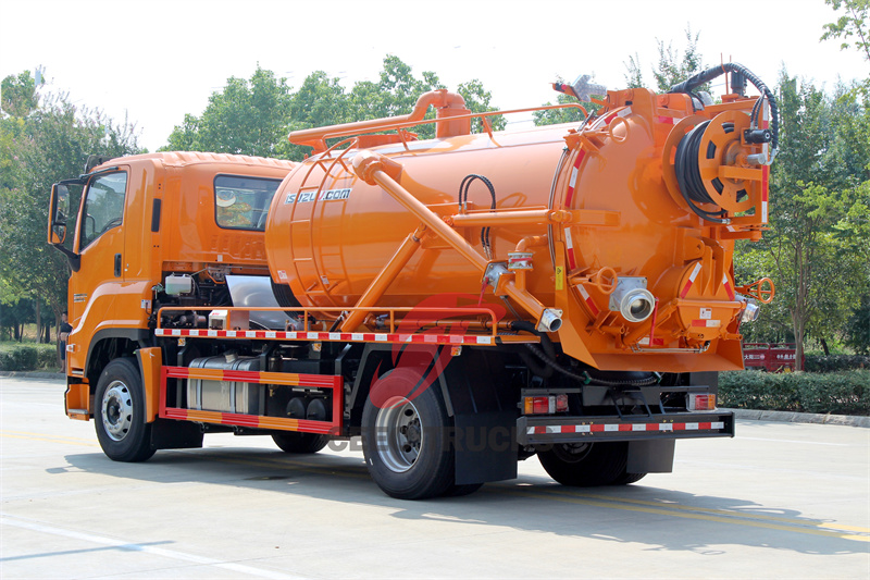 Isuzu FVR GIGA combined jetting truck Isuzu FVR GIGA combined jetting truck