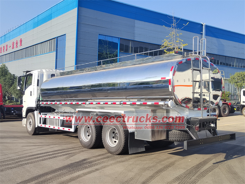 Isuzu giga drinkable water truck