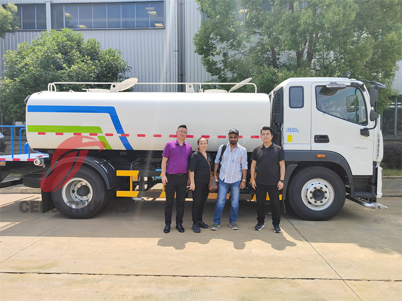 Oman customer visiting for ISUZU potable water truck