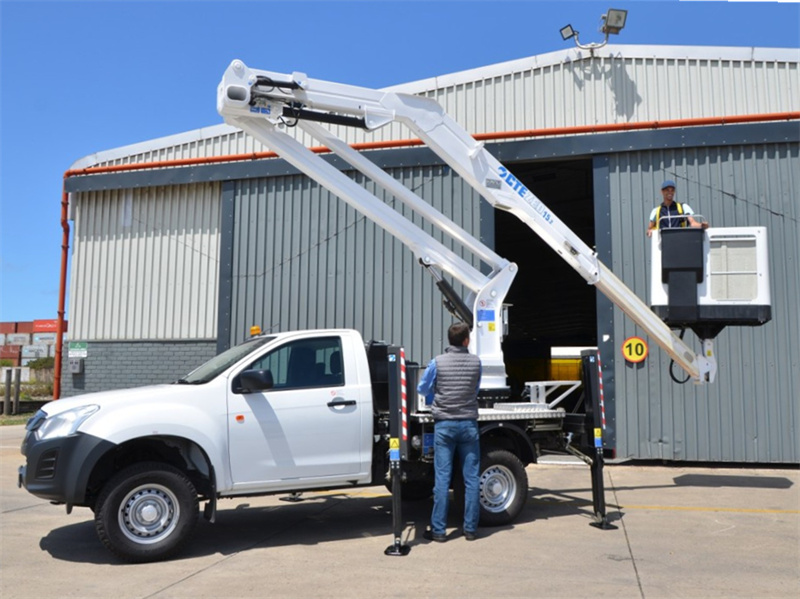 ISUZU pick-up with 10m work platform