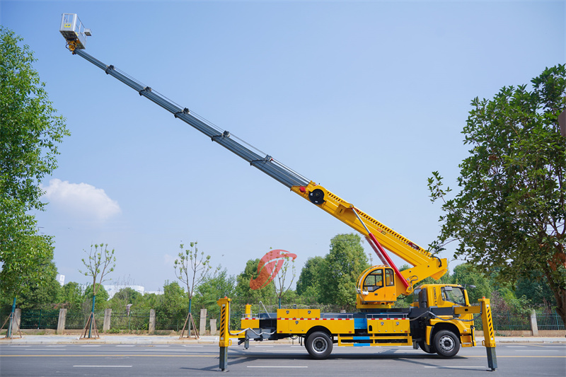 Isuzu GIGA 45m aerial platform truck