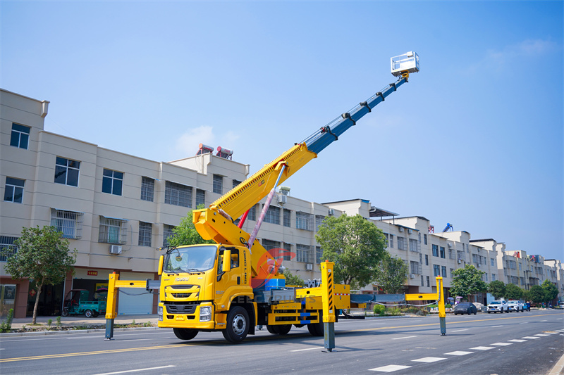 ISUZU FTR 45m aerial platform truck