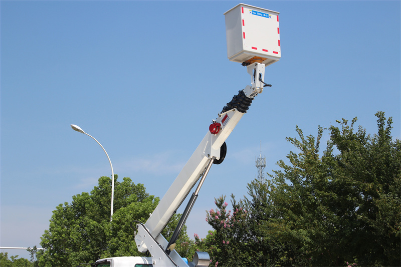 Isuzu NPR off-road 29m&nbsp;aerial&nbsp;lift&nbsp;bucket&nbsp;truck