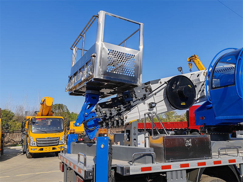 Howo 18m aerial platform truck