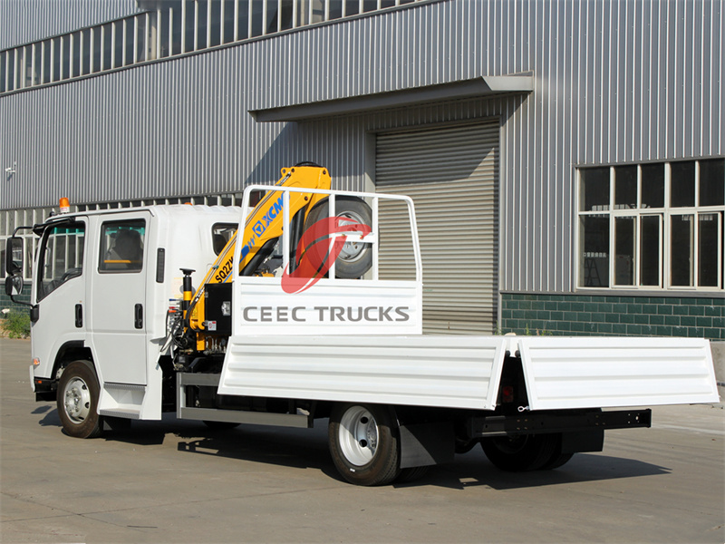 Isuzu NPR double cabin truck with knuckle crane
