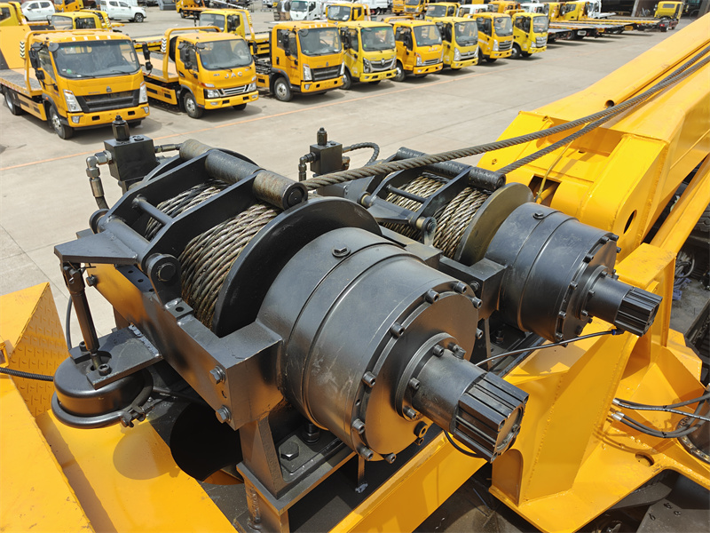 DONGFENG rotator tow truck with 50tons towing winch