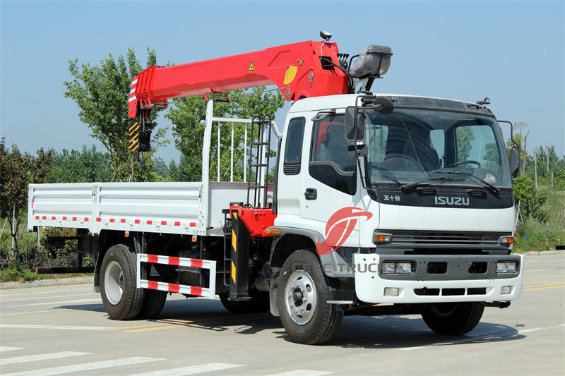 ISUZU FTR dropside cargo truck crane 