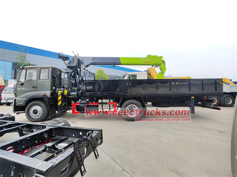 HOWO utility service boom crane truck 
