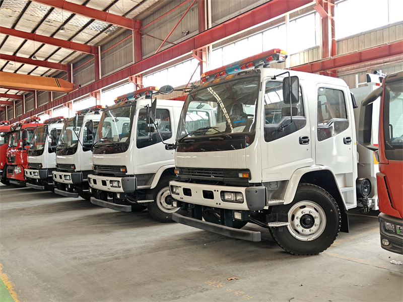 Isuzu FTR fire fighting truck