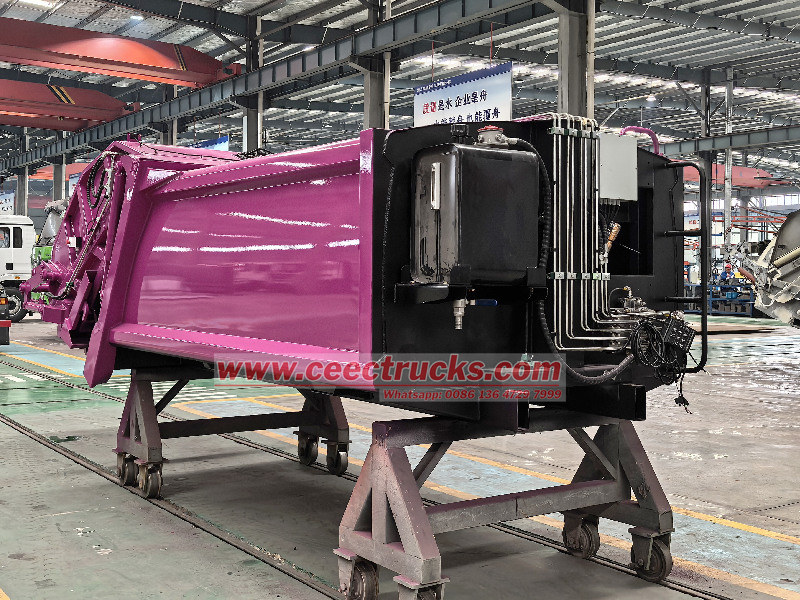 Rear end loader truck body