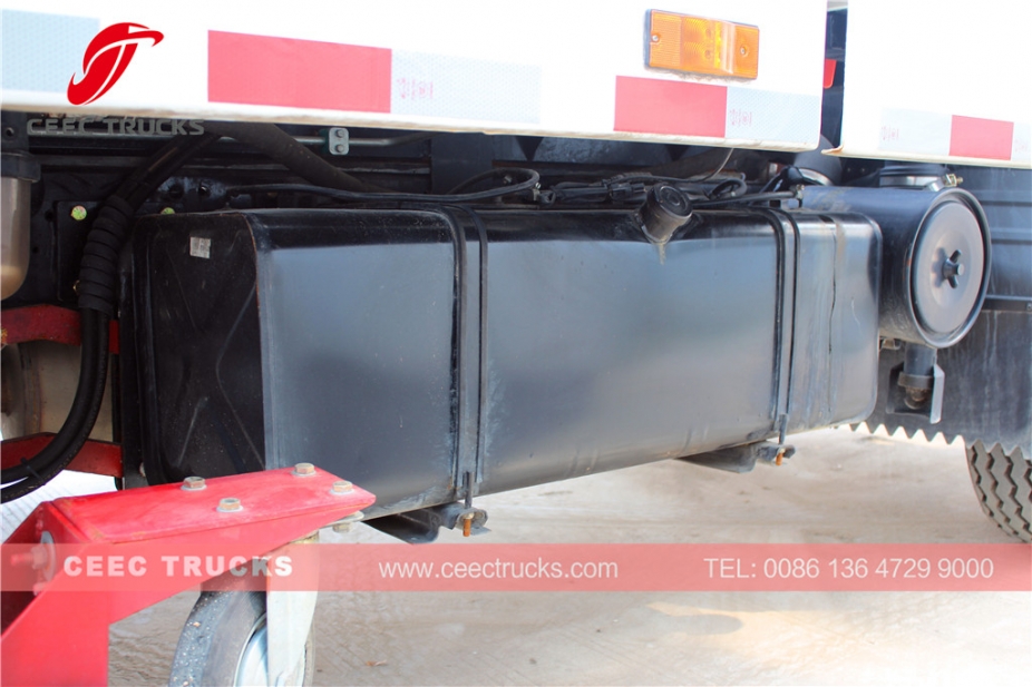 이수즈 5CBM 진공 로드 스위퍼 트럭