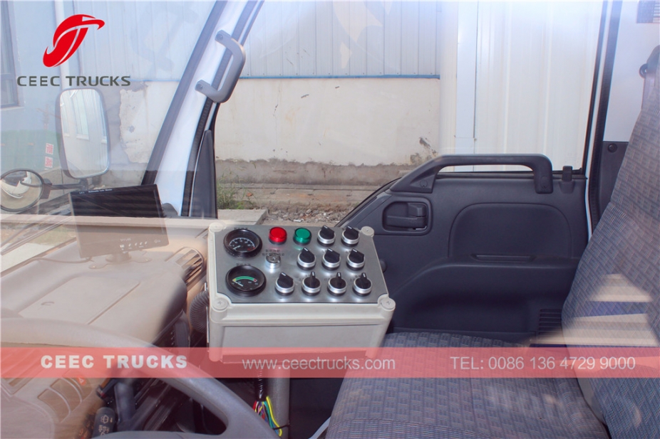 이수즈 5CBM 진공 로드 스위퍼 트럭