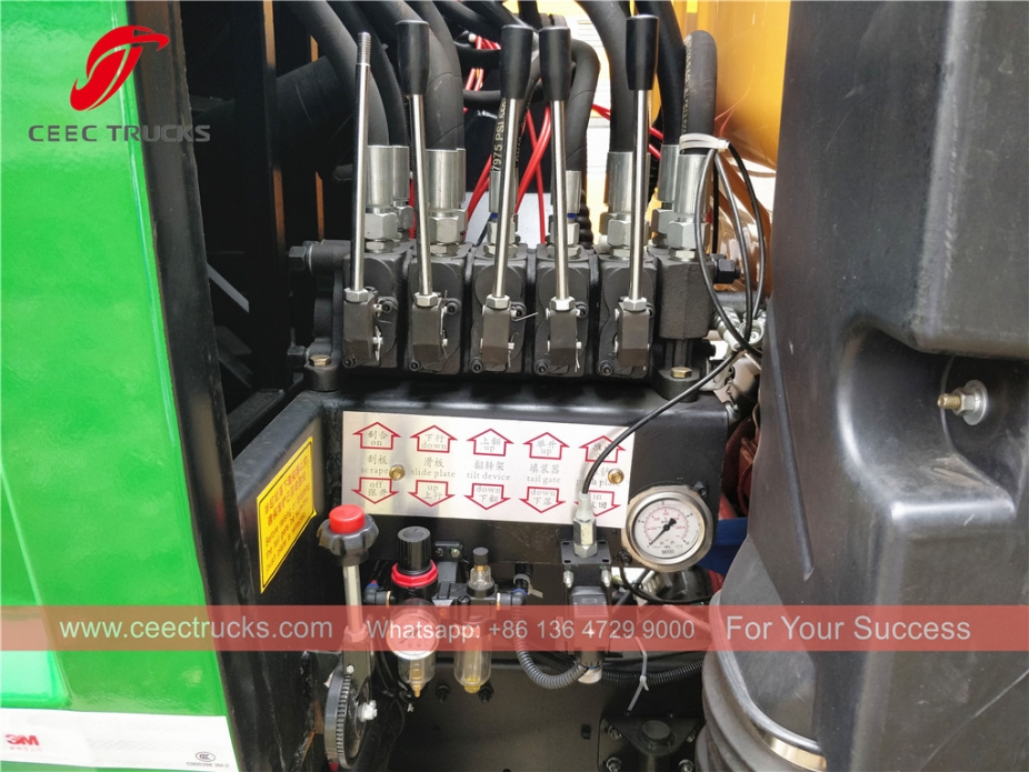 HOWO 8cbm 우핸들 압축 트럭