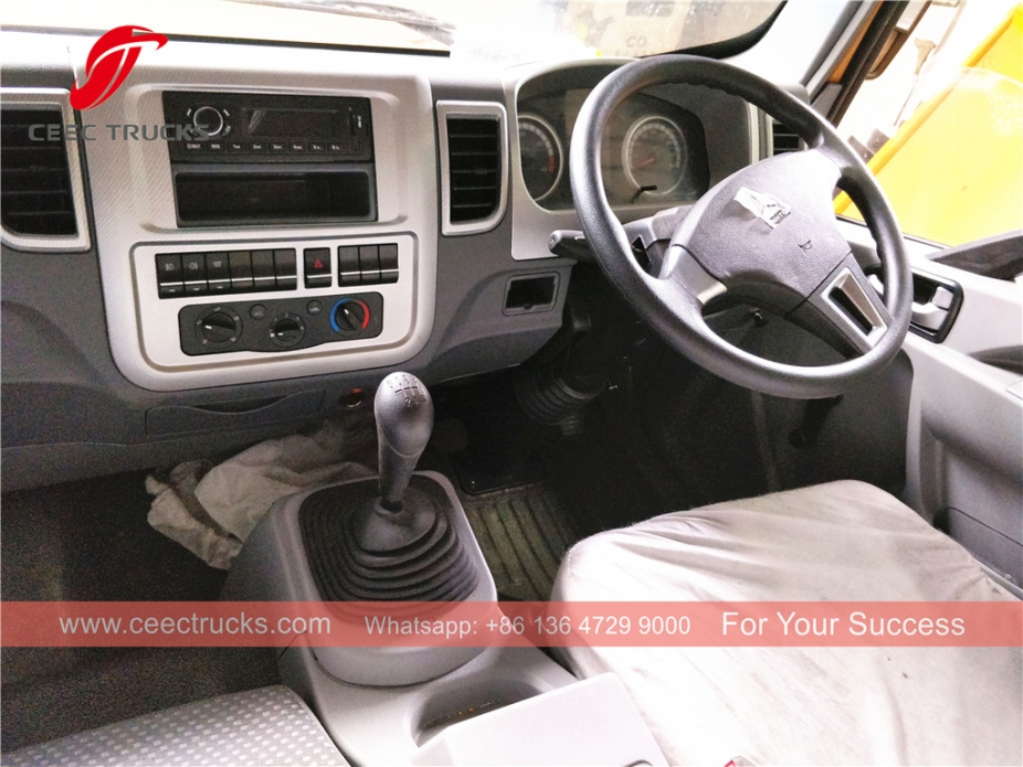 HOWO 8cbm 우핸들 압축 트럭