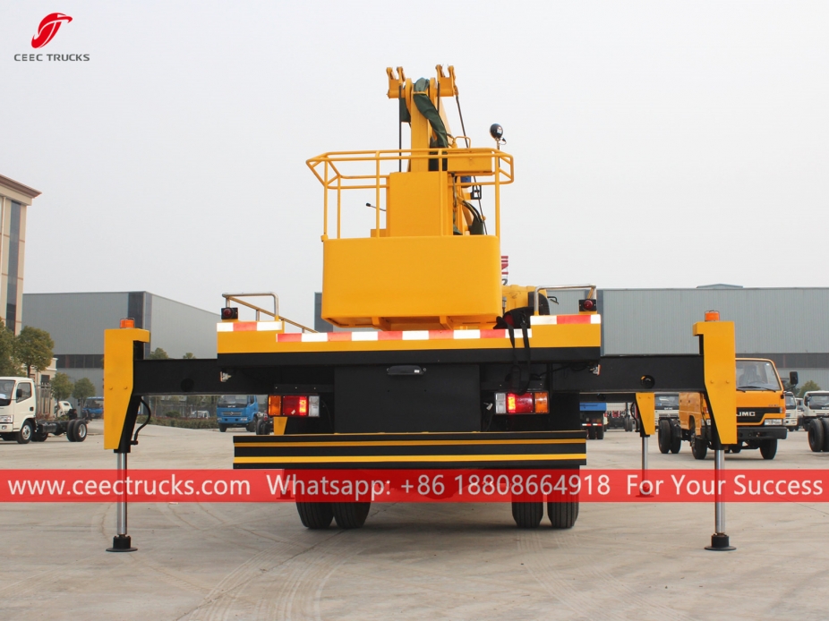 이수즈 18m 맨리프트 차량