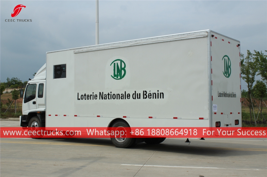 이수즈 FTR 이동식 무대 트럭