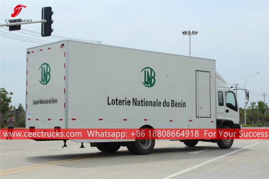 이수즈 FTR 이동식 무대 트럭