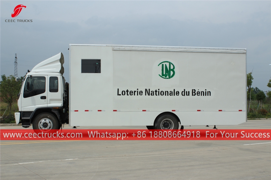 이수즈 FTR 이동식 무대 트럭