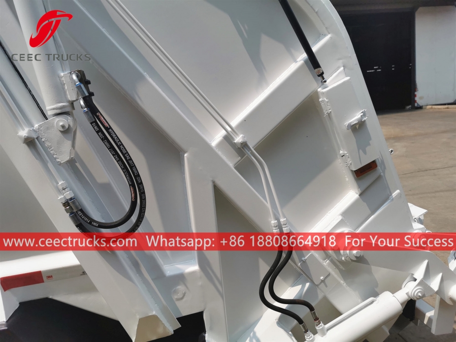 이스즈 6CBM 후면 적재 쓰레기 트럭