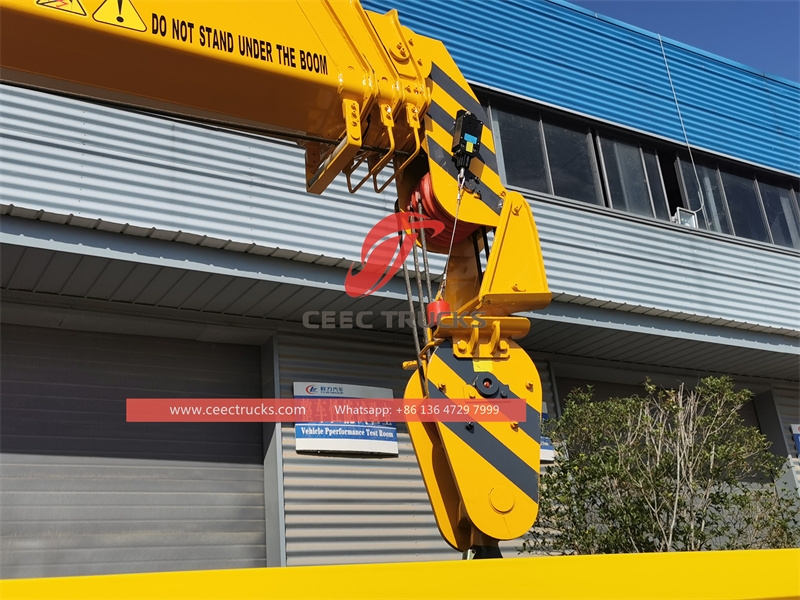 Sinotruk 6×4 400HP 트럭 장착 크레인 XCMG