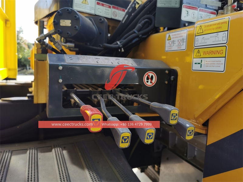 Sinotruk 6×4 400HP 트럭 장착 크레인 XCMG