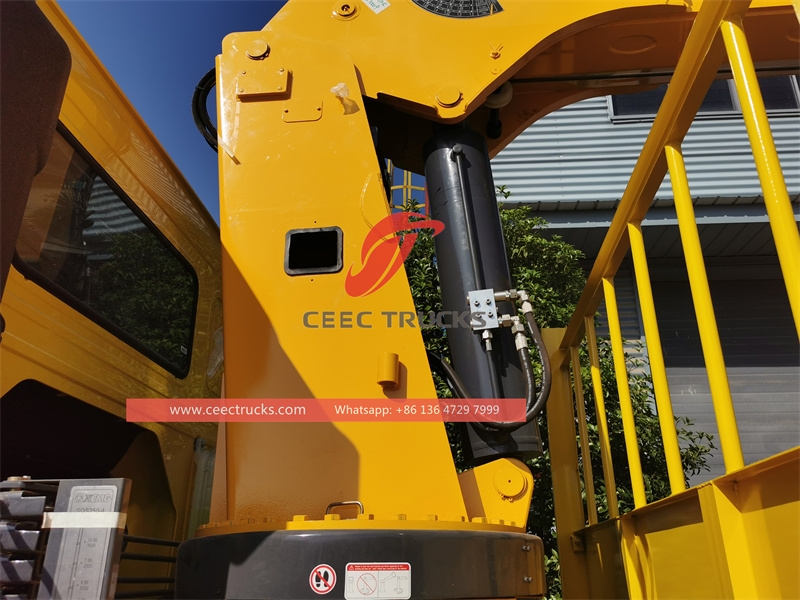 Sinotruk 6×4 400HP 트럭 장착 크레인 XCMG