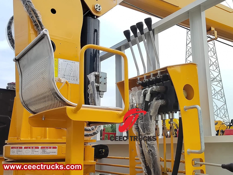 이수즈 3톤 스티프 붐 크레인 트럭