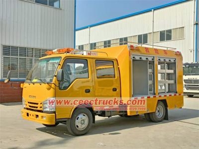 Isuzu mobile rescue fire fighting pumper truck