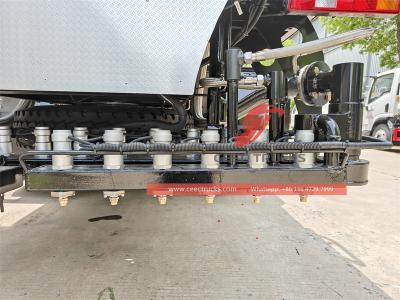 Howo light-duty 3000L asphalt spreading truck