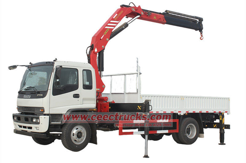 팔핑거가 장착된 이수즈 FTR 접이식 붐 크레인