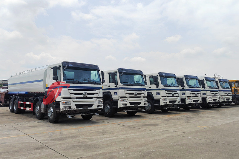 신형 시노트럭 8x4 400hp 25cbm 살수차