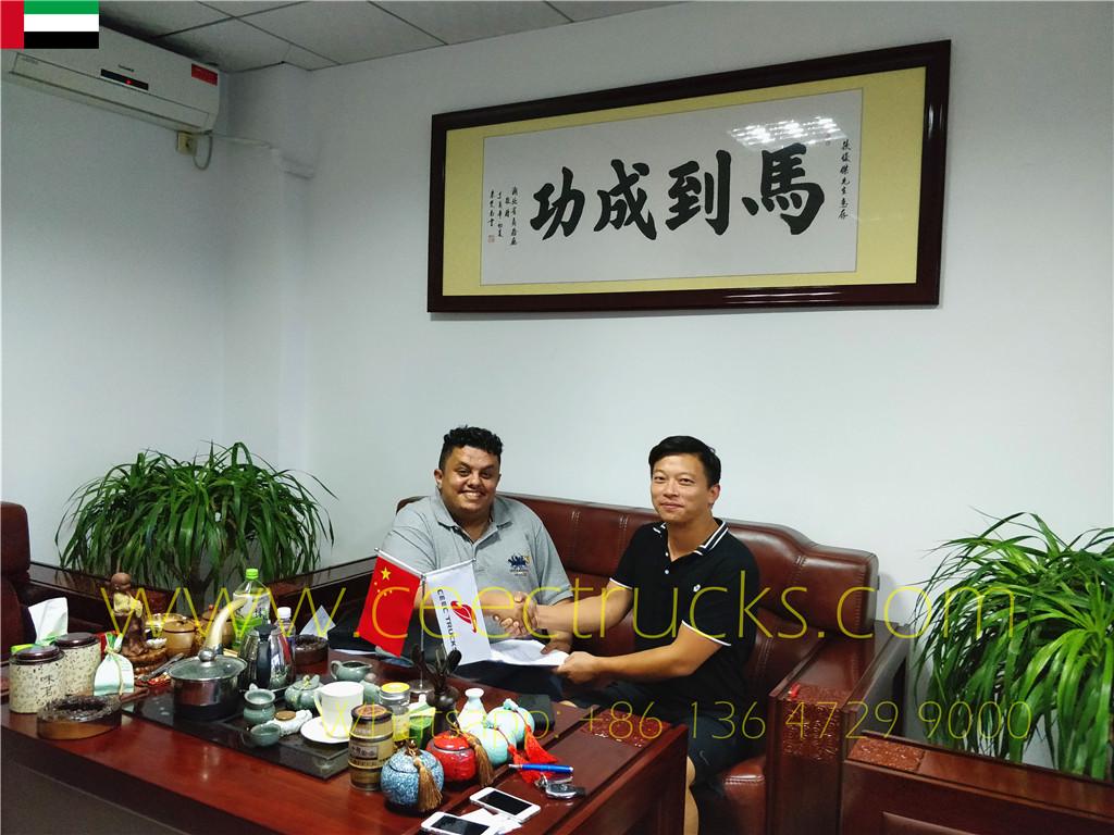 두바이 고객이 소방차 검사를 위해 CEEC 방문